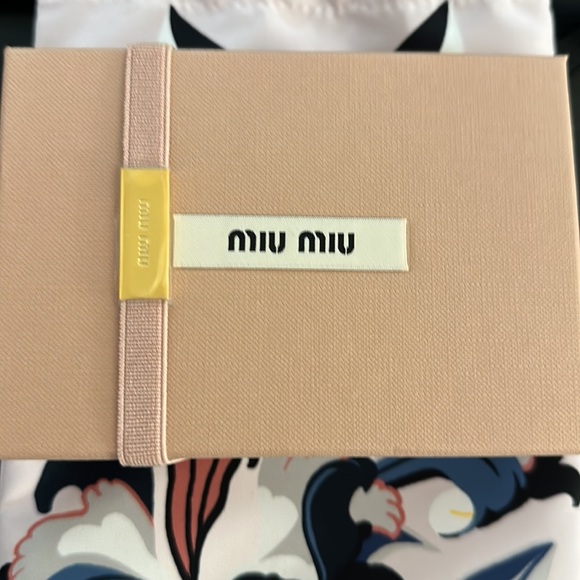 Beautiful Gold Brand New Miu Miu Key Chain - Picture 6 of 7